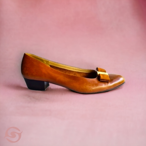 Salvatore Ferragamo Shoes - Salvatore Ferragamo AUS 8.5 VINTAGE 90s Designer Tan Leather Vara Bow Pump Shoes